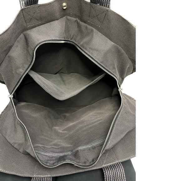 Hermès Herline Tote GM Gray Canvas Bag with Dual Zipper Pulls & Lock Option - Picture 9 of 16